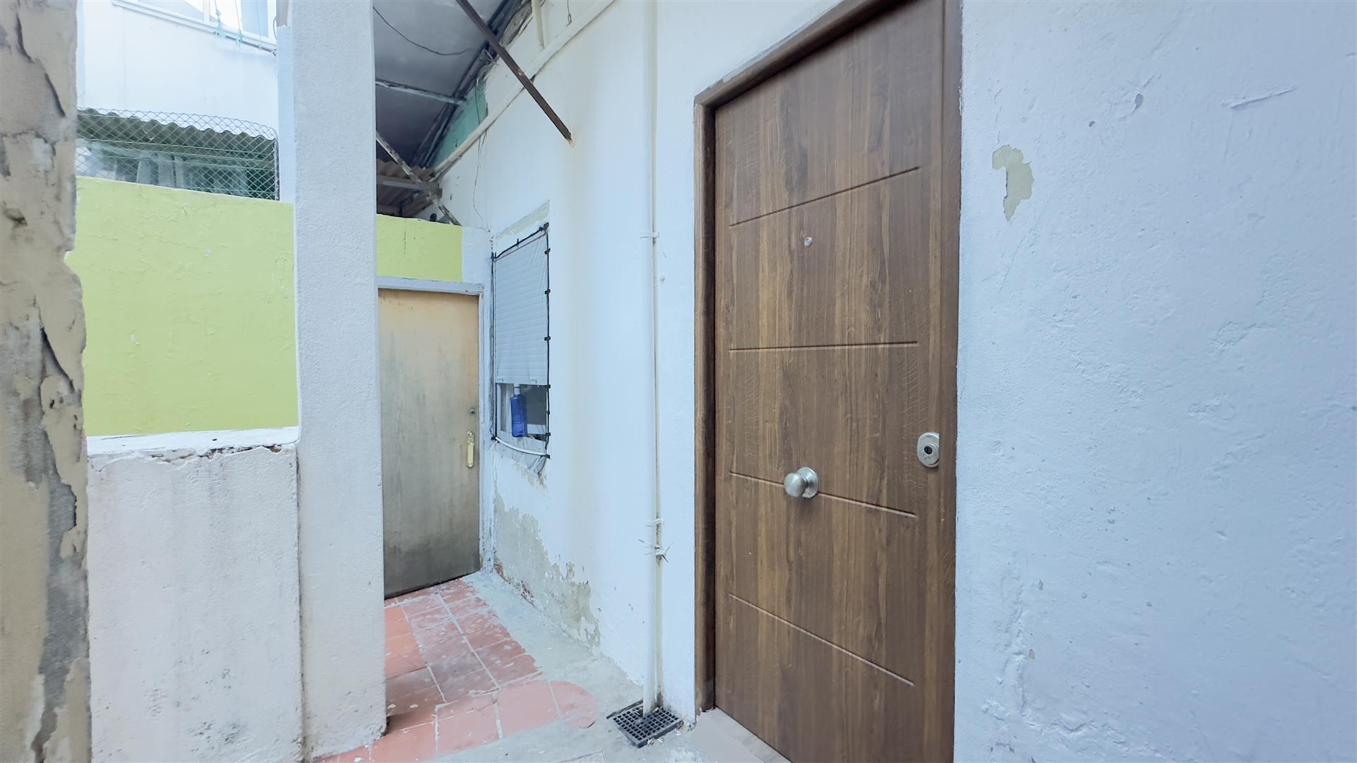 Image of House - 14 Bedrooms - 1 Bathrooms for Sale in Town Area-Gibraltar, Image 8